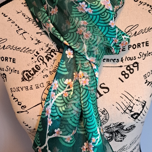 Beautiful!! Made in Korea scarf - Picture 9 of 11